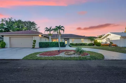 4909 N Travelers Palm Ln, Tamarac, FL 33319