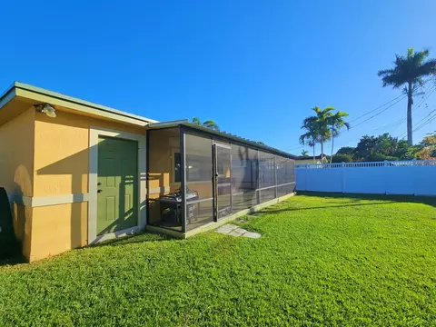 9420 SW 52nd Pl, Cooper City, FL 33328