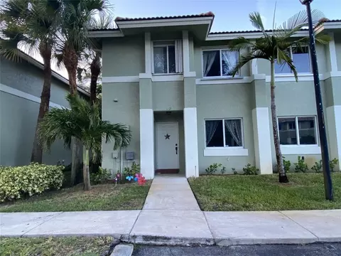 127 Hidden Ct, Hollywood, FL 33023