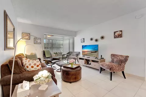 2950 NW 46th Ave #211C, Lauderdale Lakes, FL 33313
