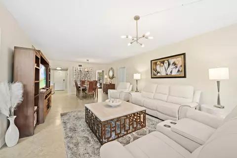 3505 Oaks Way #103, Pompano Beach, FL 33069