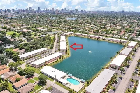 900 SW 10th Ter #S-7, Hallandale Beach, FL 33009