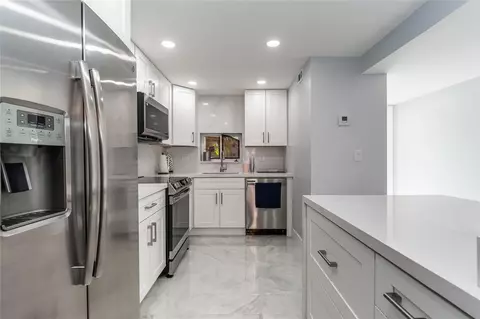 9523 S Hollybrook Lake Dr #102, Pembroke Pines, FL 33025