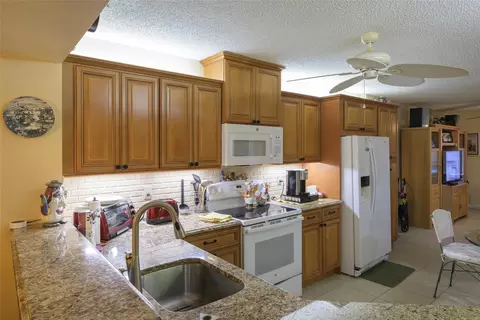 7627 Granville Dr #202, Tamarac, FL 33321