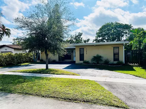11470 NW 38th Pl, Sunrise, FL 33323