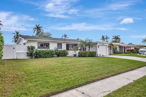 912 SE 16th Ct, Deerfield Beach, FL 33441