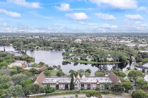 3690 Inverrary Dr #2E, Lauderhill, FL 33319