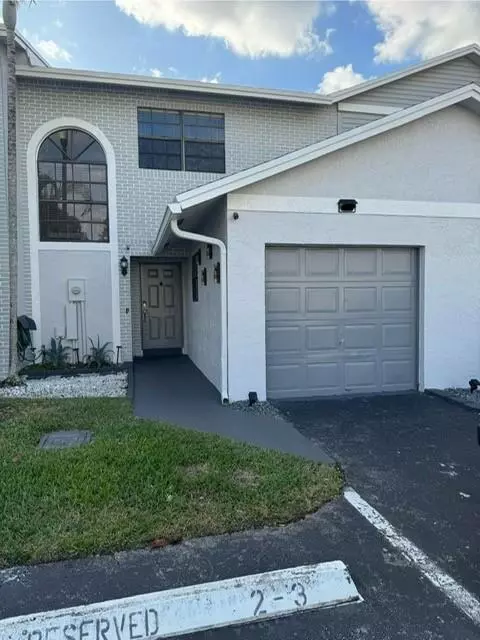 306 NW 106th Ter, Pembroke Pines, FL 33026