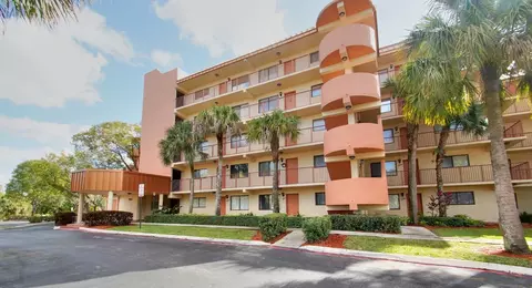 7451 NW 16th St #109, Plantation, FL 33313