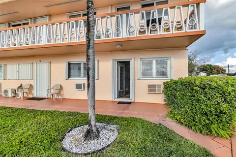 920 SW 10th Ter #12R, Hallandale Beach, FL 33009