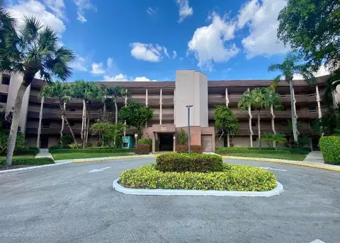 4702 Fountains Dr #305, Lake Worth, FL 33467