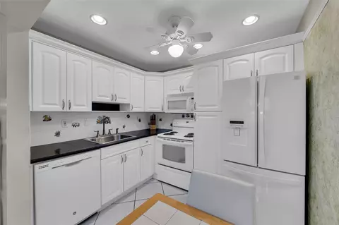 569 Flanders #569, Delray Beach, FL 33484