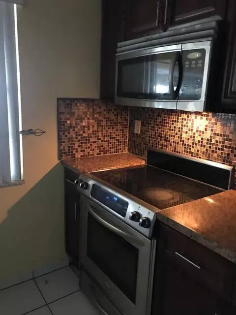 5100 SW 41st St #110, Hollywood, FL 33023