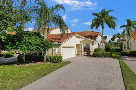584 W Palm Aire Dr, Pompano Beach, FL 33069