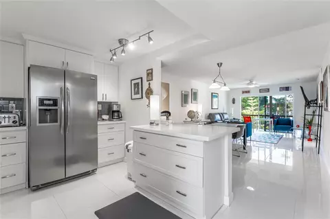 811 S Hollybrook Dr #301, Pembroke Pines, FL 33025