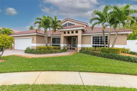 935 NW 202 Ter, Pembroke Pines, FL 33029