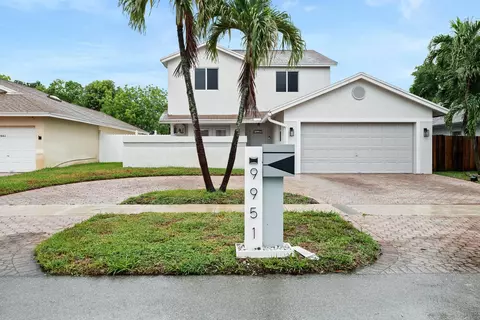 9951 SW 9th Ct, Pembroke Pines, FL 33025