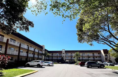 8880 Sunrise Lakes Blvd #212, Sunrise, FL 33322