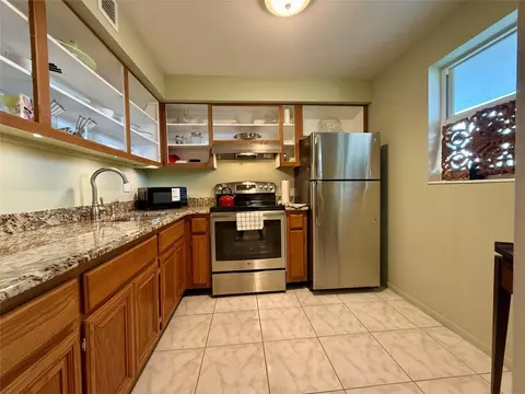 2800 NW 47th Ter #403B, Lauderdale Lakes, FL 33313