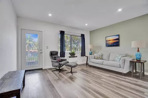 301 E Mcnab Rd #215, Pompano Beach, FL 33060