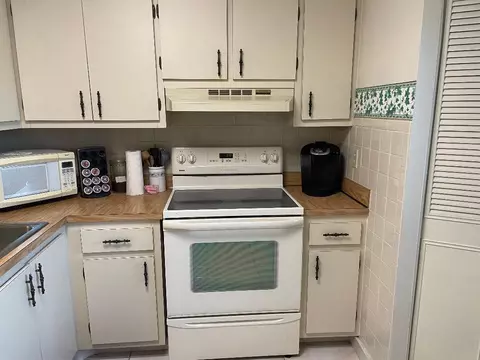 7561 NW 1st St #303, Margate, FL 33063