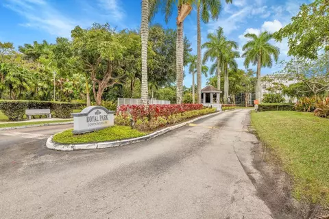 118 Royal Park Dr #4G, Oakland Park, FL 33309