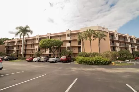 6007 Coral Lake Dr #107, Pompano Beach, FL 33063