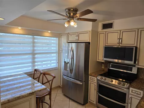 2803 Victoria Way #J2, Coconut Creek, FL 33066