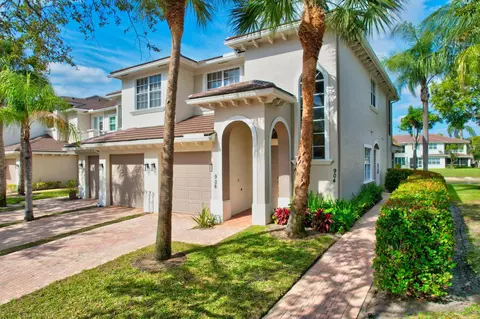6380 Bella Cir #904, Boynton Beach, FL 33437