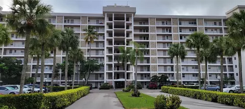 3150 N Palm Aire Dr #807, Pompano Beach, FL 33069