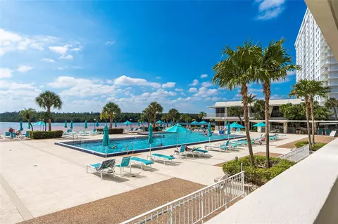 300 Bayview Dr #108, Sunny Isles Beach, FL 33160