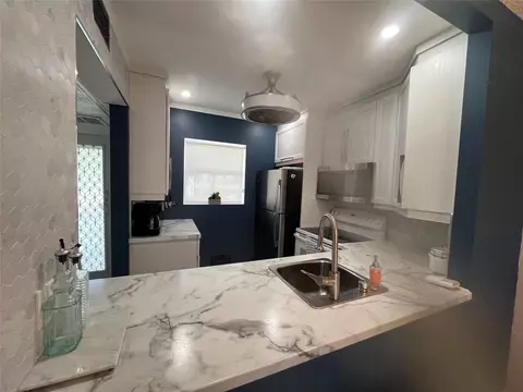 3505 NW 48th Ave #507, Lauderdale Lakes, FL 33319