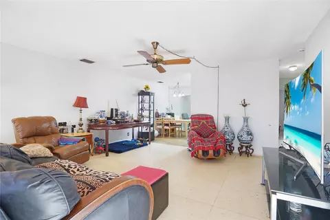 6261 SW 8th St, North Lauderdale, FL 33068