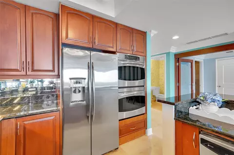 Kitchen - 821 N Riverside Dr #PH2, Pompano Beach, FL 33062 photo 5 of 5