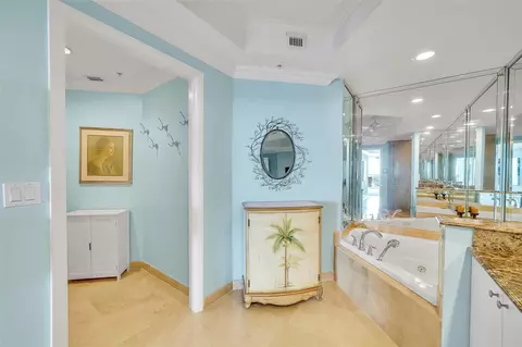 Bath - 821 N Riverside Dr #PH2, Pompano Beach, FL 33062 photo 5 of 9