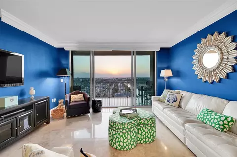 Living - 821 N Riverside Dr #PH2, Pompano Beach, FL 33062 photo 7 of 9