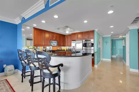 Kitchen - 821 N Riverside Dr #PH2, Pompano Beach, FL 33062 photo 2 of 5