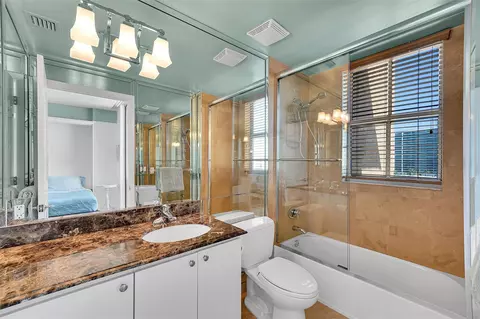 Bath - 821 N Riverside Dr #PH2, Pompano Beach, FL 33062 photo 8 of 9