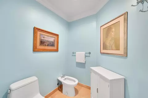 Bath - 821 N Riverside Dr #PH2, Pompano Beach, FL 33062 photo 6 of 9