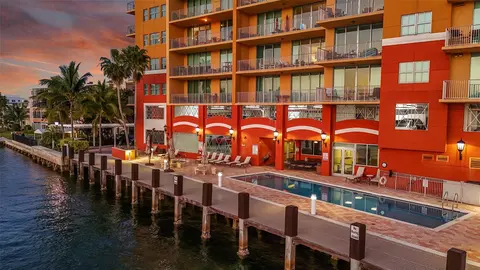 Exterior - 821 N Riverside Dr #PH2, Pompano Beach, FL 33062 photo 3 of 9