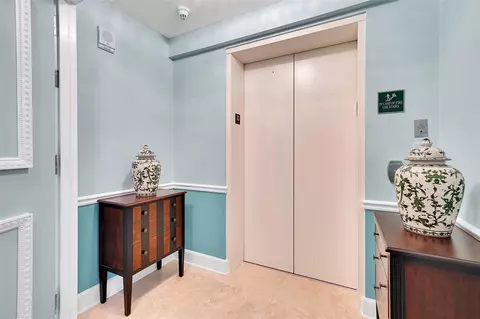 Entry Way - 821 N Riverside Dr #PH2, Pompano Beach, FL 33062 photo 2 of 9