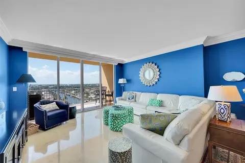 Living - 821 N Riverside Dr #PH2, Pompano Beach, FL 33062 photo 4 of 9