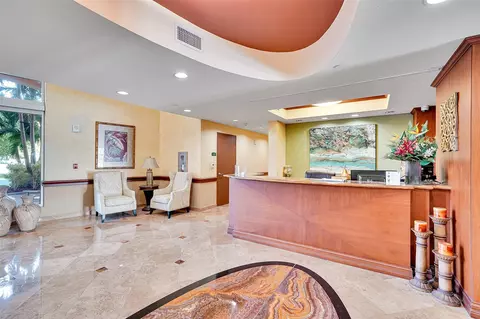 View/Area - 821 N Riverside Dr #PH2, Pompano Beach, FL 33062 photo 3 of 25