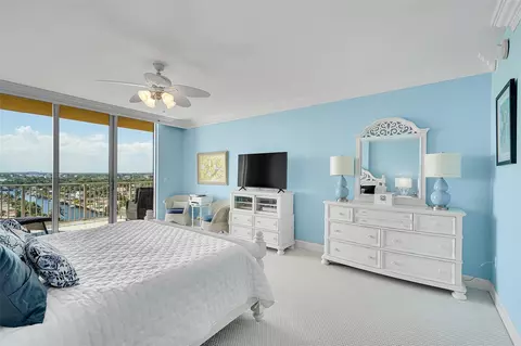 Bedroom - 821 N Riverside Dr #PH2, Pompano Beach, FL 33062 photo 5 of 12
