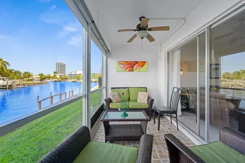 460 Paradise Isle Blvd #109, Hallandale Beach, FL 33009