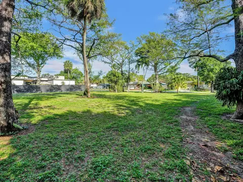 640 NW 33rd St, Oakland Park, FL 33309