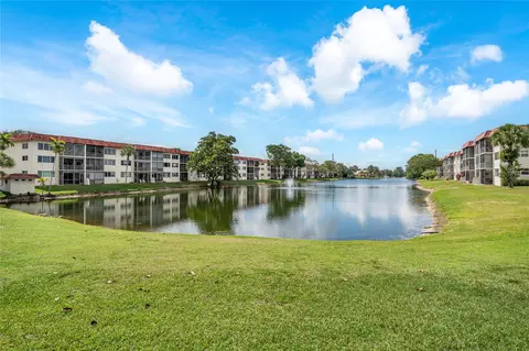 411 S Hollybrook Dr #203, Pembroke Pines, FL 33025
