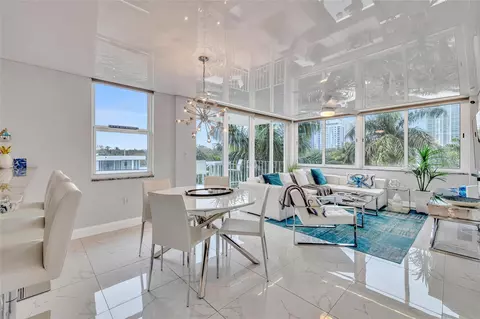 800 SE 4th St #306, Fort Lauderdale, FL 33301