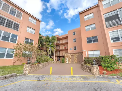 2861 Somerset Dr #305, Lauderdale Lakes, FL 33311