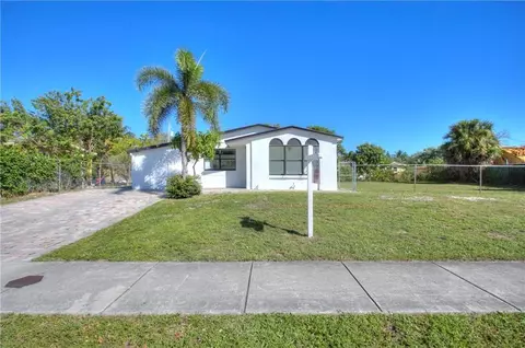 821 NE 43rd Ct, Pompano Beach, FL 33064